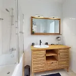 2 Bedroom Nice Home In Royan בית נופש