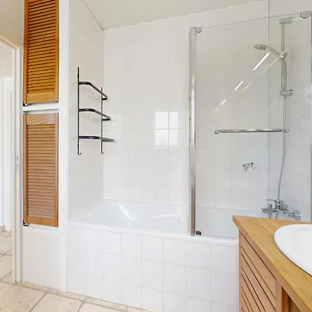 2 Bedroom Gorgeous In