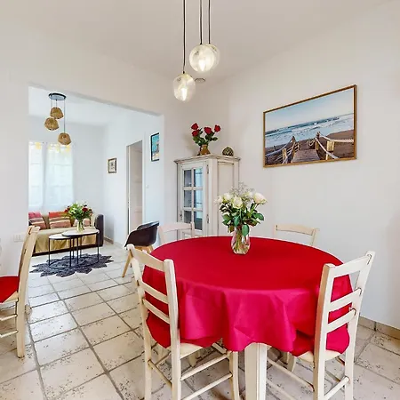 Vakantiehuis 2 Bedroom Gorgeous In *