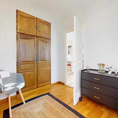 2 Bedroom Gorgeous In Royan