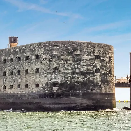 בית נופש 2 Bedroom Gorgeous In רויאן