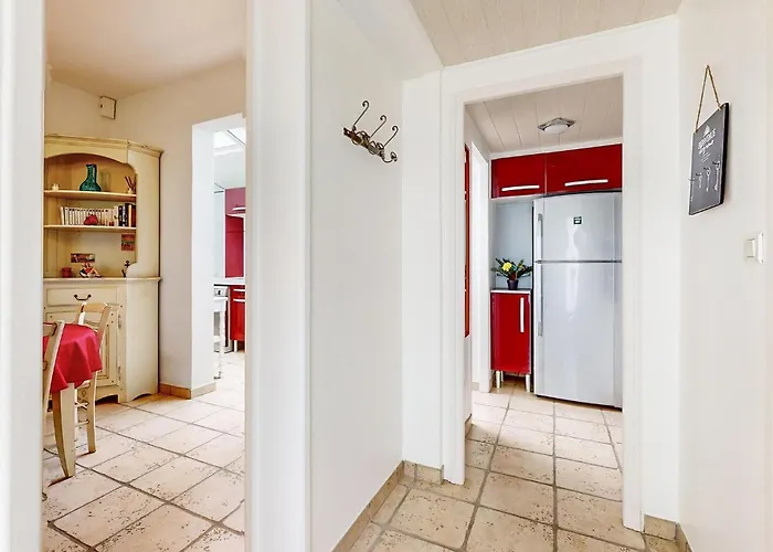 2 Bedroom Gorgeous In Casa vacanze Royan