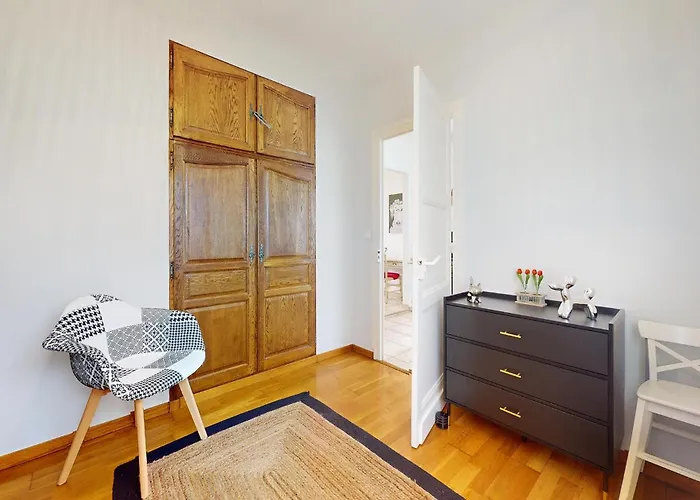 2 Bedroom Gorgeous In Royan