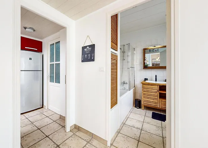 2 Bedroom Gorgeous In Casa vacanze Royan